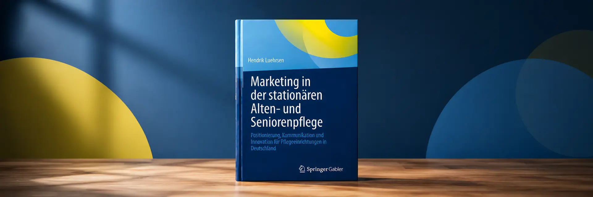 Buchcover „Marketing in der stationären Alten- und Seniorenpflege“ von Hendrik Luehrsen zum Thema Pflegemarketing